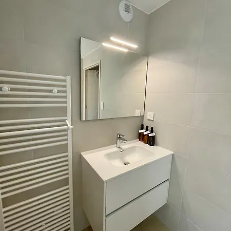 1 Bedroom Near The Center For 2-4 People Apartamento